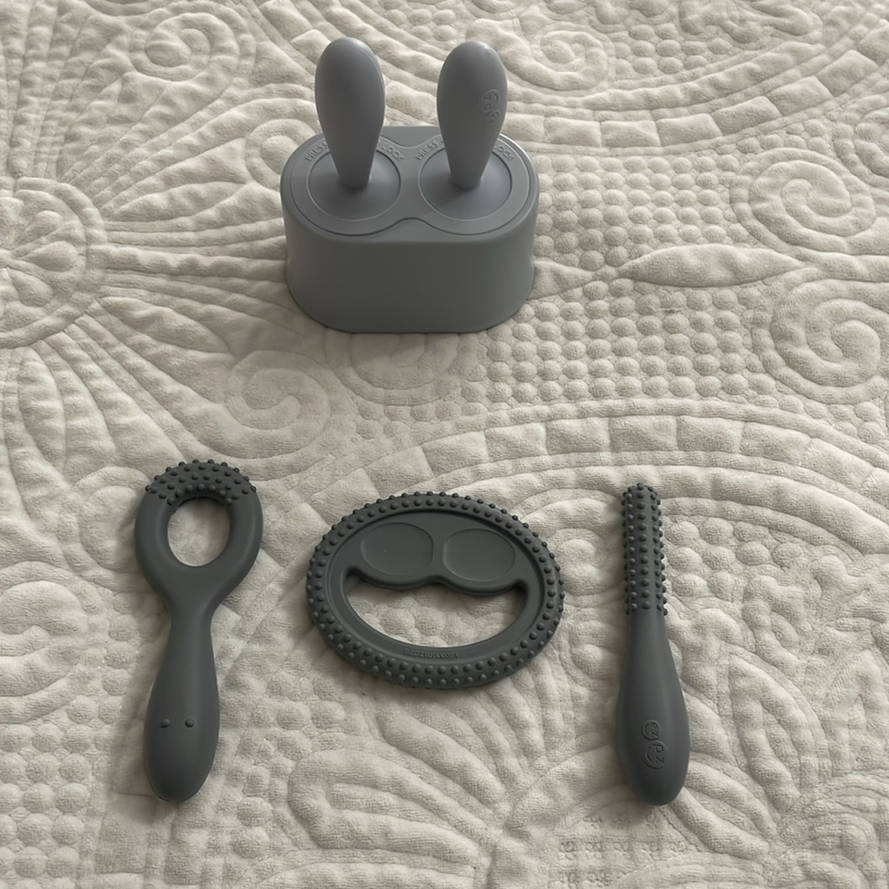 Ezpz Baby Development Oral Tool Set + Baby-Led Tiny Pops